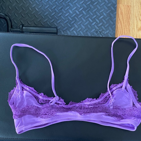 SKIMS Lace Scoop Purple Bralette - Picture 2 of 3